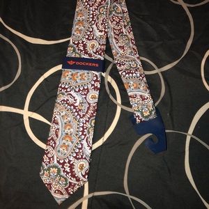 Dockers  Floral Tie 100% Cotton NWT